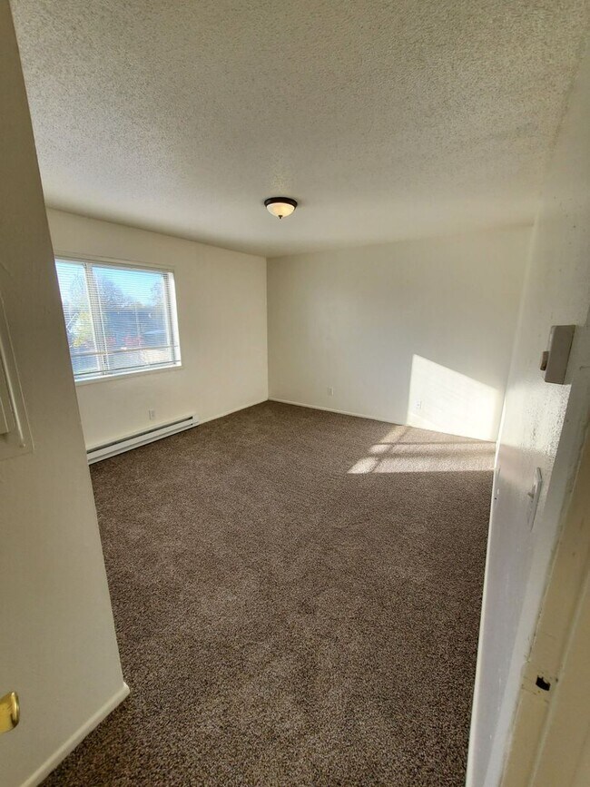 Building Photo - 3930 Iberis St NE
