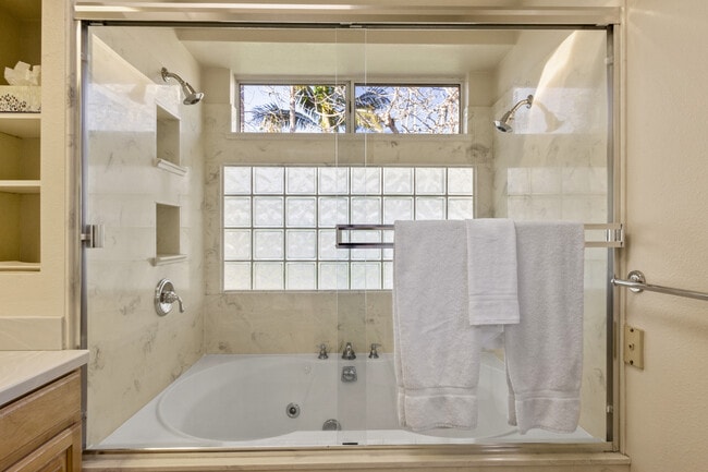 Building Photo - 1214 Emerald St