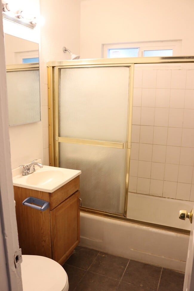 Building Photo - Beautifully Updated 3-Bedroom Home with Sp...