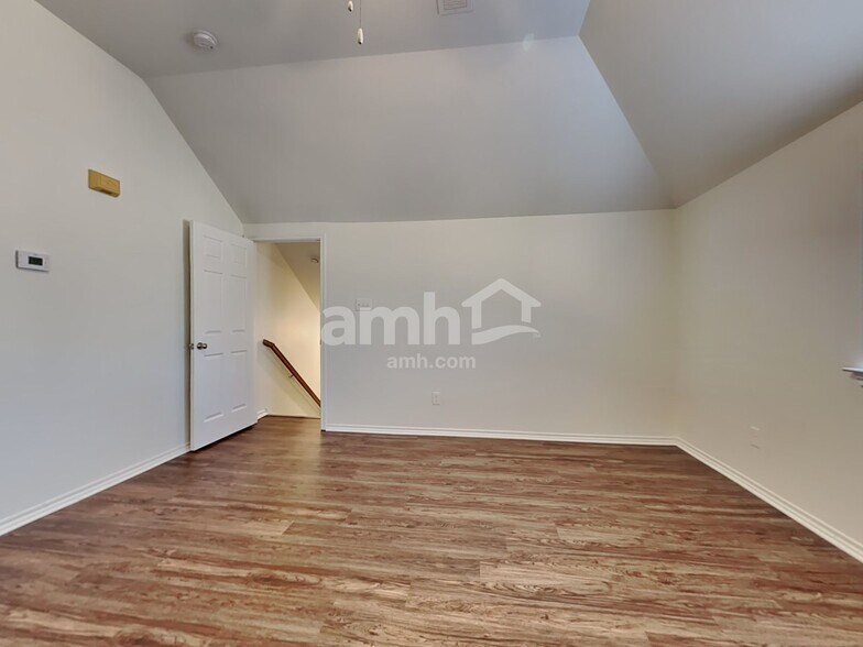 Building Photo - 5716 Ozark Dr