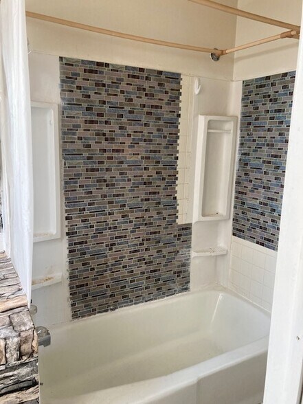 Building Photo - 375 N Walnut St