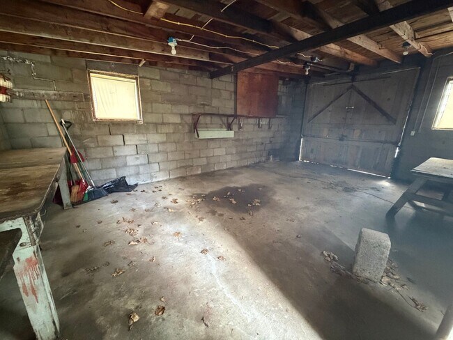 Building Photo - Charming 2 Bedroom Single-Family Home with Garage in Tomah