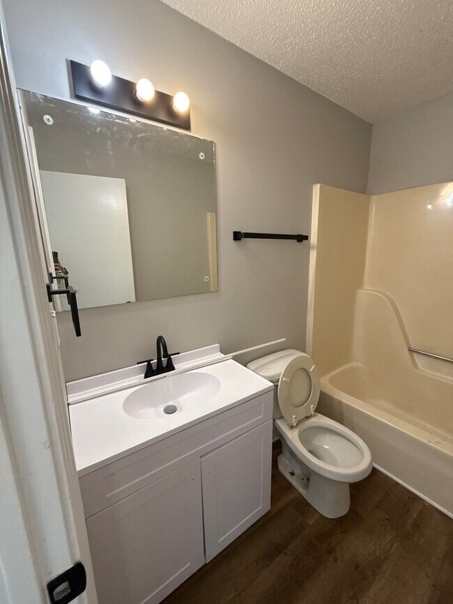 Building Photo - 127 E Jefferson St