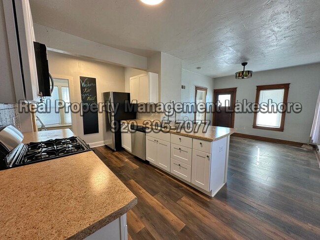 Building Photo - Updated 2 Bedroom Home | Great Location