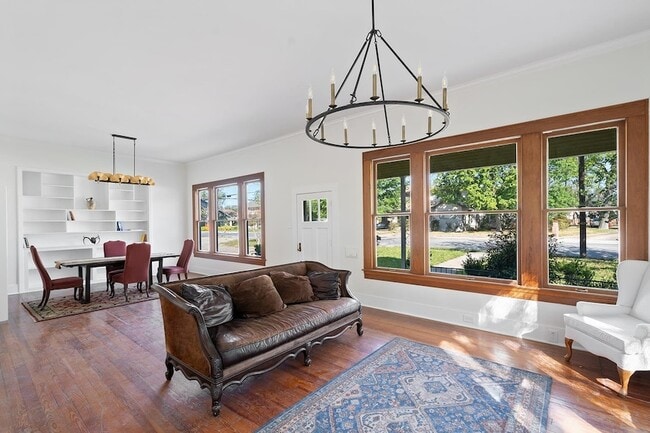 Building Photo - 603 E Losoya St