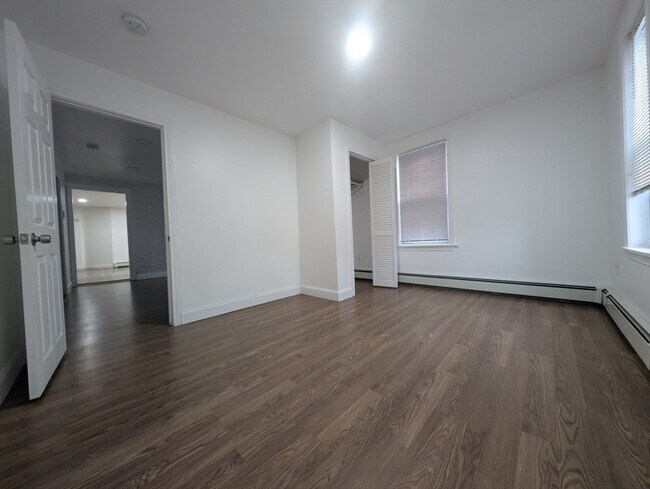 Building Photo - 439 Riverside Dr
