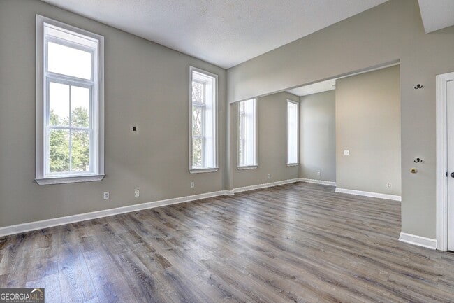 Building Photo - 123 N Broad St