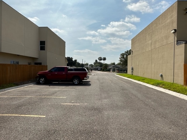 Building Photo - 3916 W Daffodil Ave