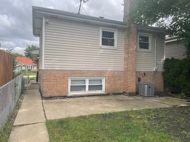 Building Photo - 7950 Rutherford Ave