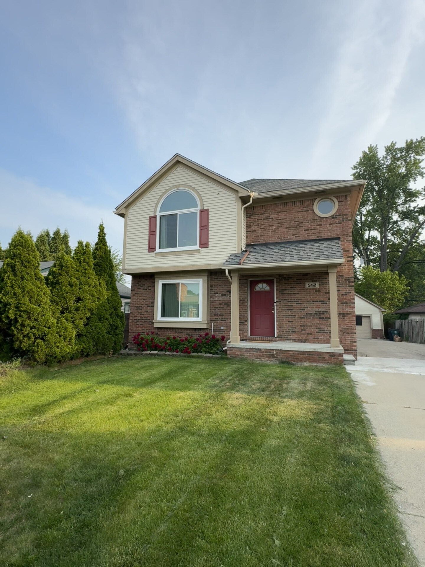 Building Photo - 512 W 12 Mile Rd