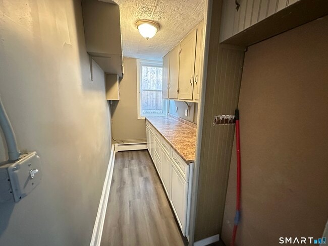 Building Photo - 40 Oak St