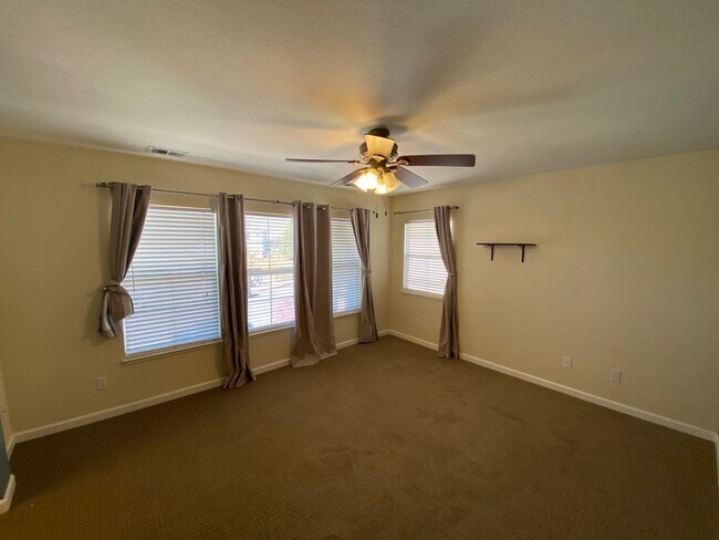 Building Photo - North Valley - 3 Bed 2 Bath - Near Water P...