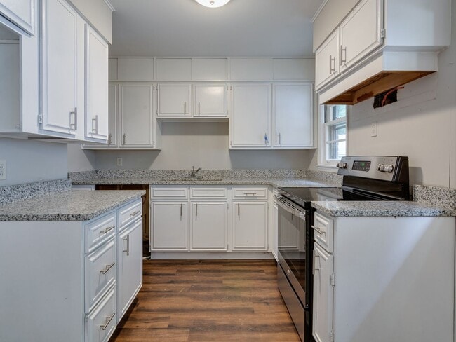 Building Photo - Beautiful renovation! 3bd 2 bath home in S...
