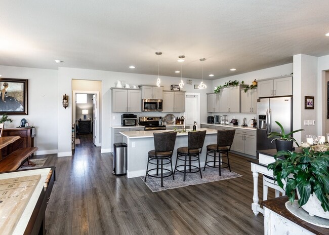 Building Photo - Luxury Ranch-Style Home for Rent | Wolf Ranch | D20 Schools | Pikes Peak Views