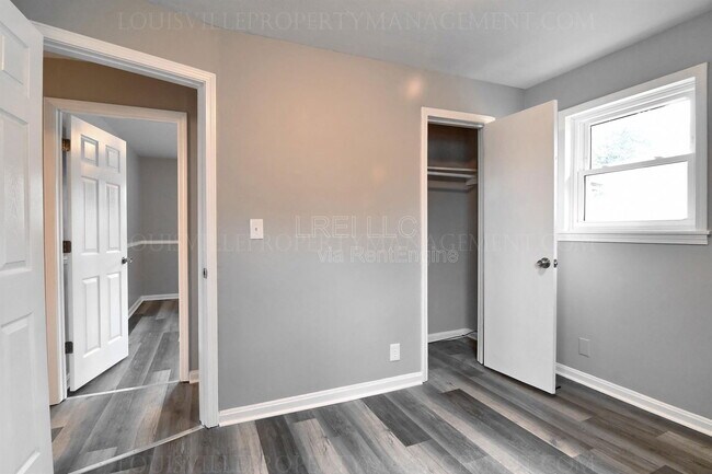 Building Photo - 9002 Whippoorwill Rd