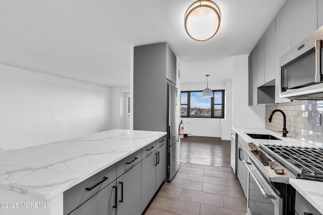 Building Photo - 10 Ocean Blvd