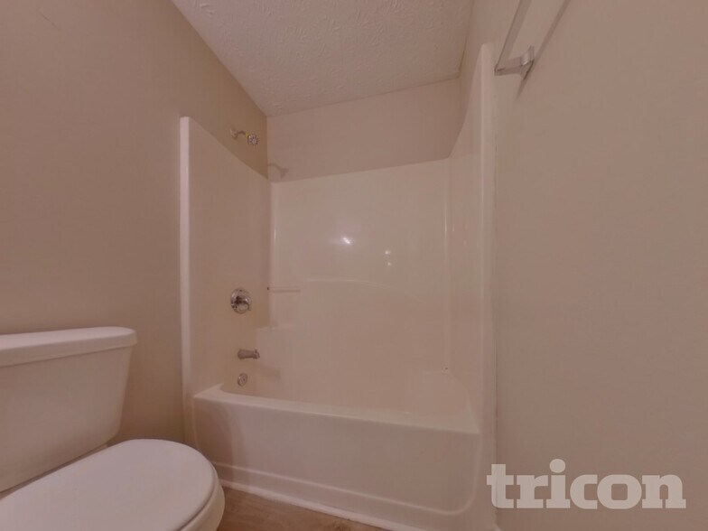 Building Photo - 611 Hemlock Ct