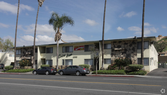 Building Photo - Riveria Arms Apartments