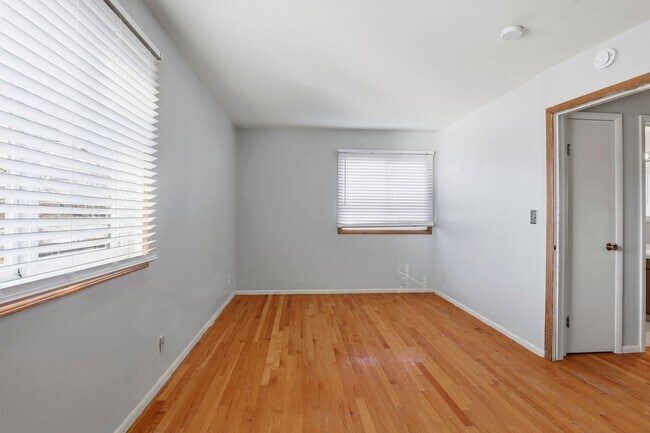 Building Photo - 846/848 Greenwood Court