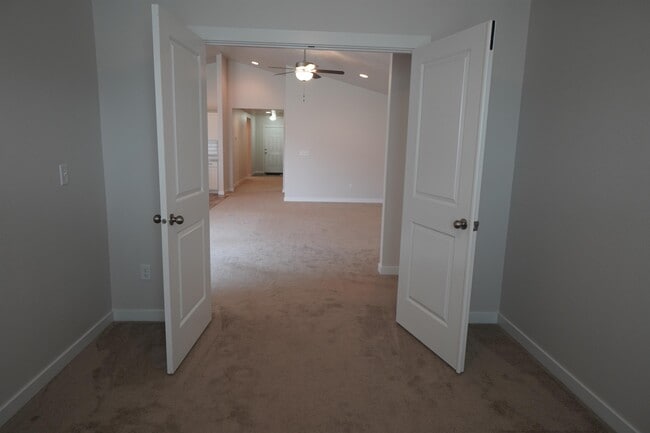 Building Photo - 1701 W Crystal Falls Ave