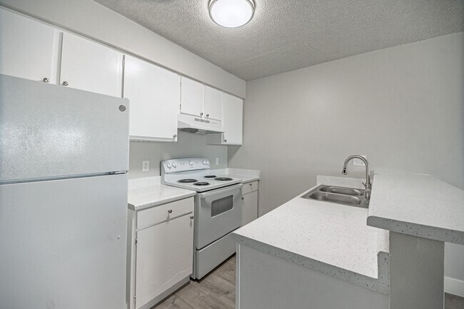 Building Photo - 3604 E Uintah St