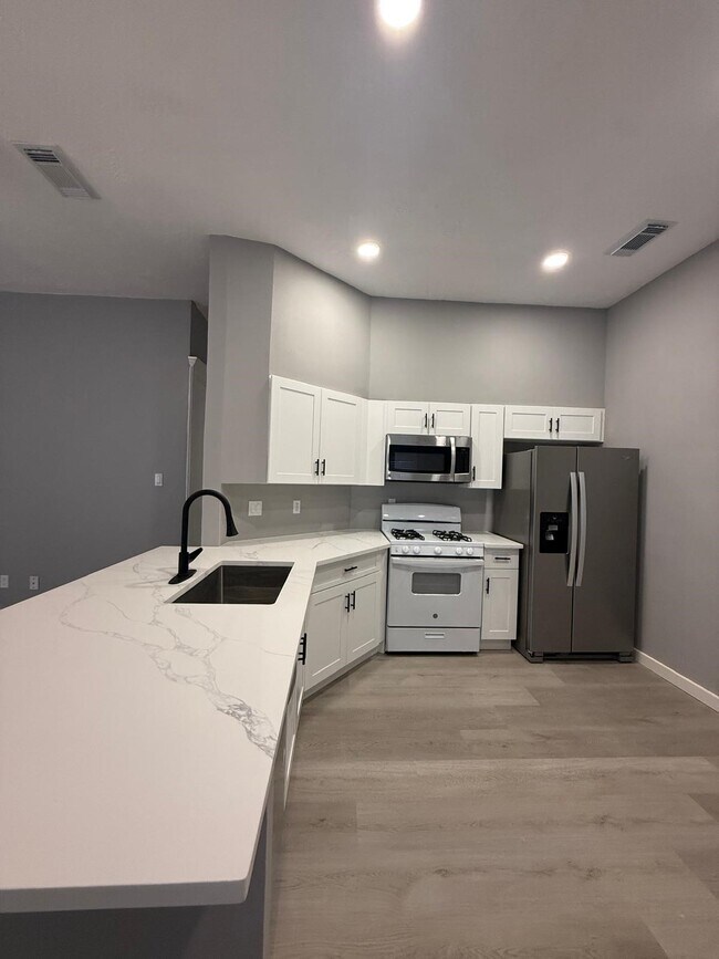 Building Photo - 1019 Western Springs Dr