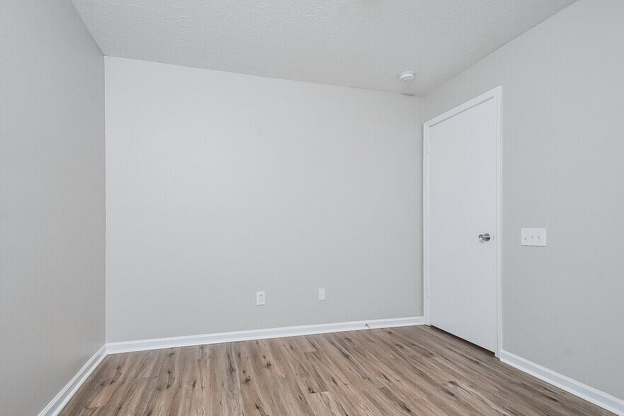 Building Photo - 10313 Hunters Haven Blvd