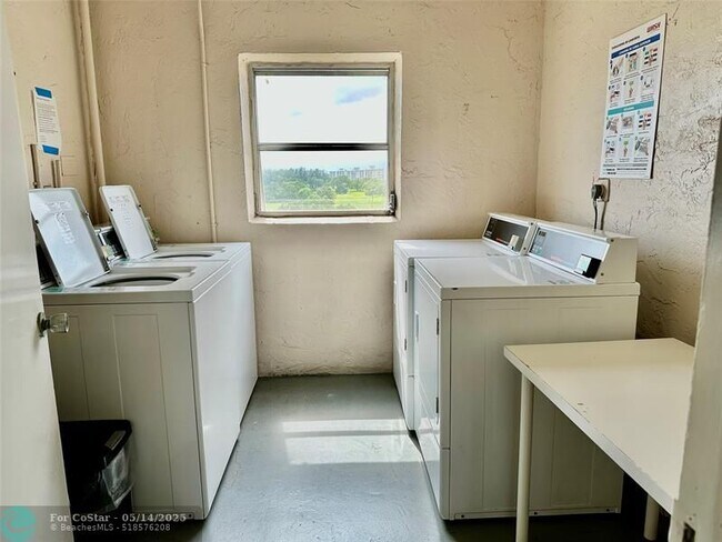 Building Photo - 2671 S Course Dr