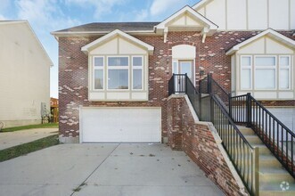 Building Photo - Exquisite 3 Bedroom 2.5 Bath Townhome for ...