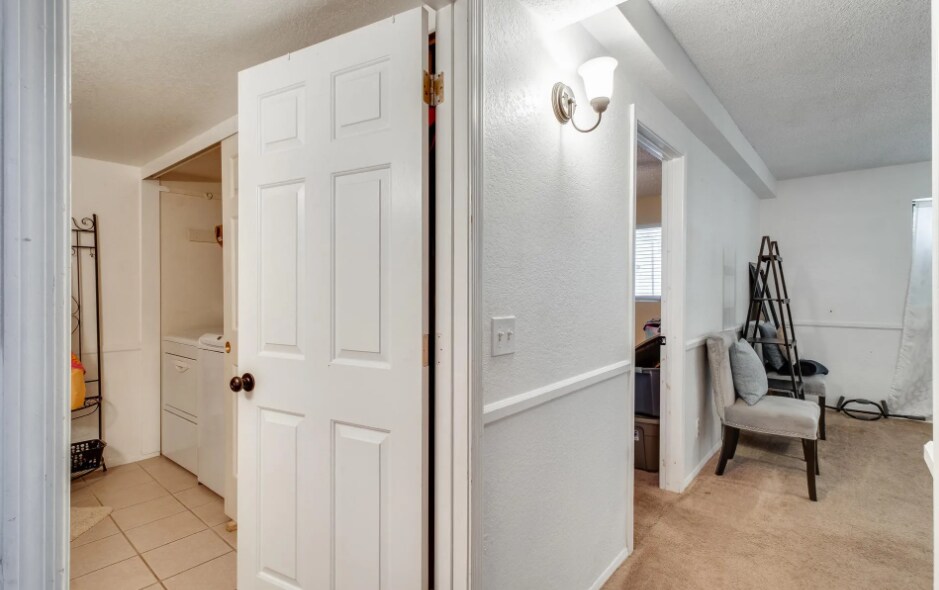 Building Photo - 921 S Val Vista Dr