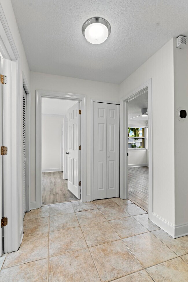 Building Photo - 4545 Brandywine Dr