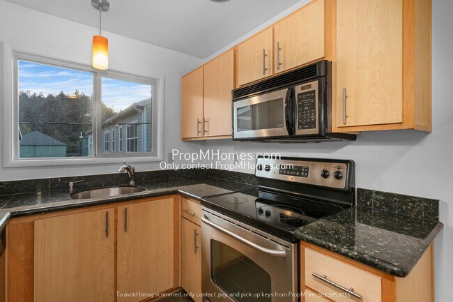 Building Photo - Updated One Bedroom Condo Within Walking D...