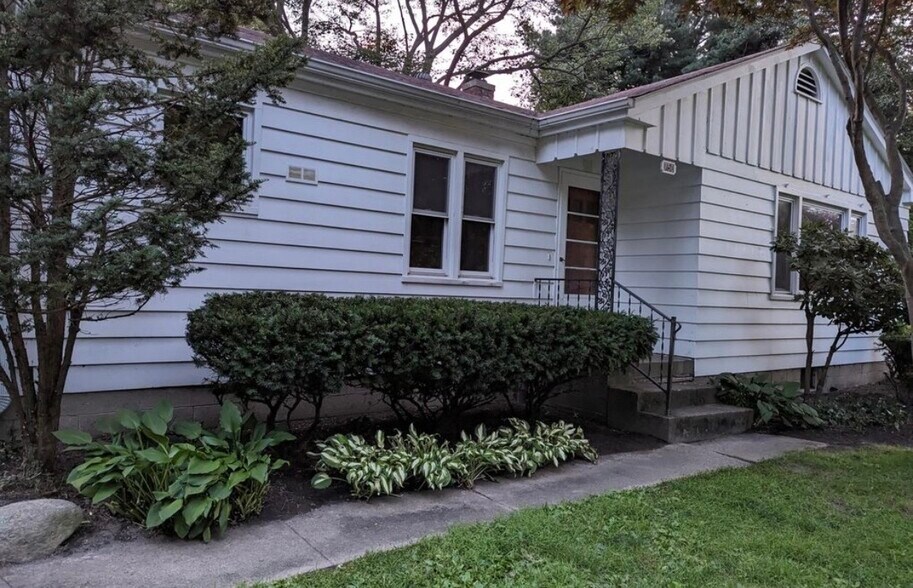 Building Photo - 750 Elm Ct