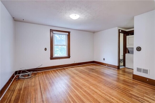 Building Photo - 45 Roseview Ave