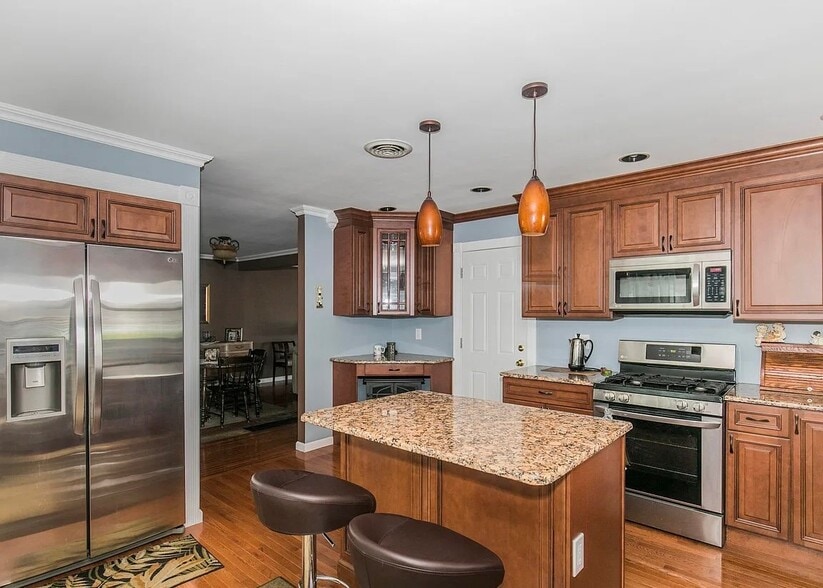 Building Photo - 66 Whitmore Dr