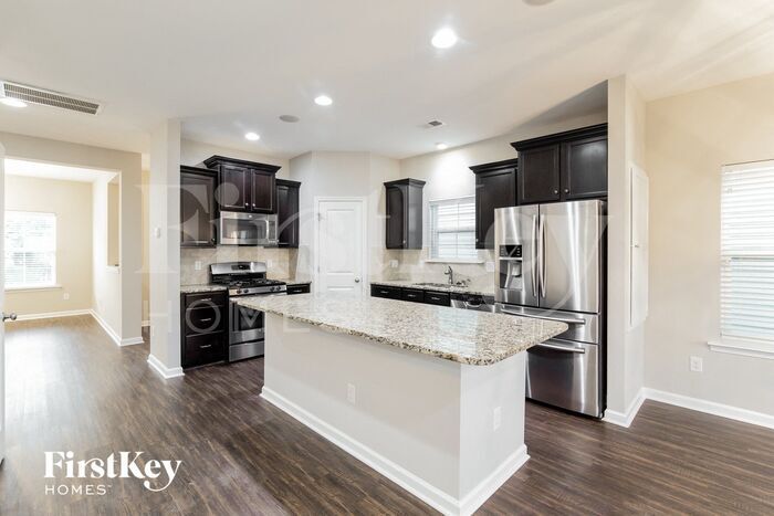 Building Photo - 413 Forsythia Ave