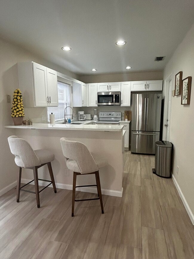 Primary Photo - 1136 Staghorn St