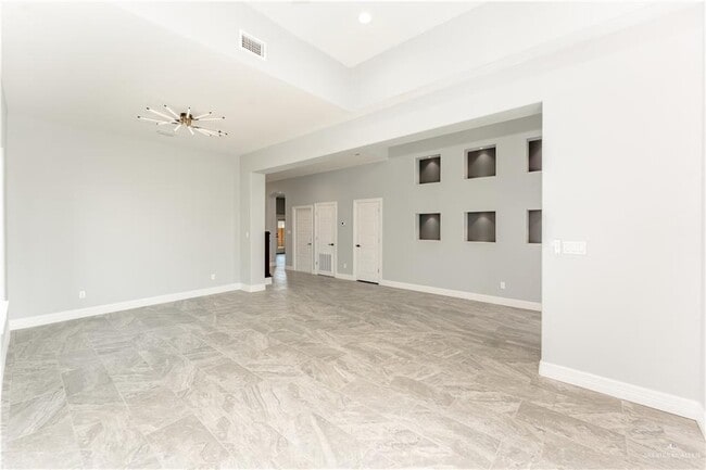 Building Photo - 1711 Lago Delton