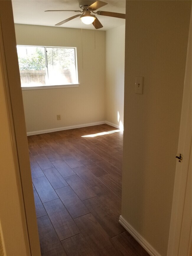 Building Photo - 11 Canyon Oak Pl