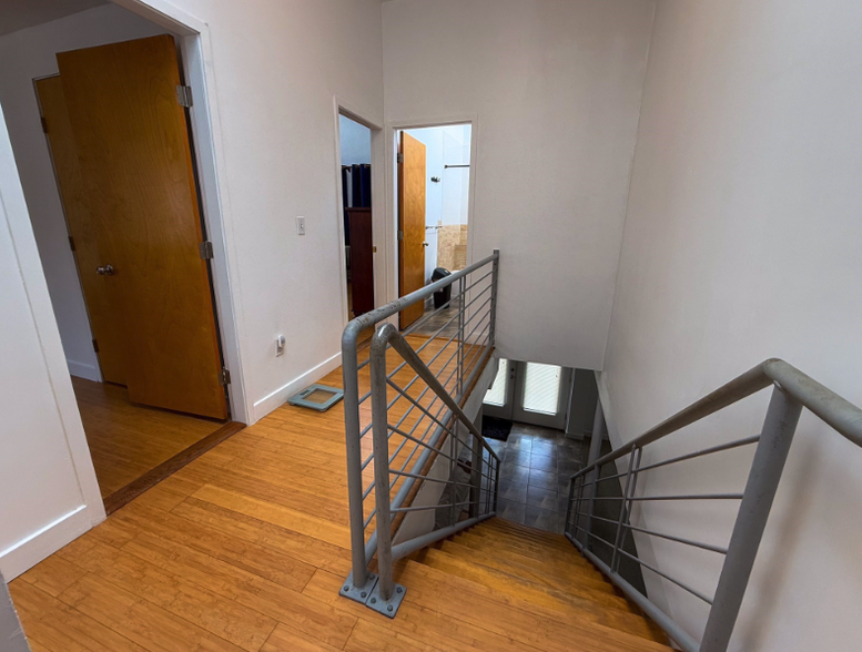 Building Photo - 5 Avondale Ave