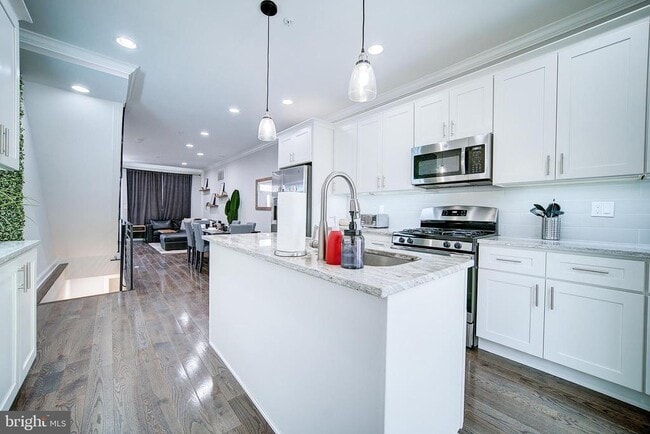 Building Photo - 1513 S Lambert St