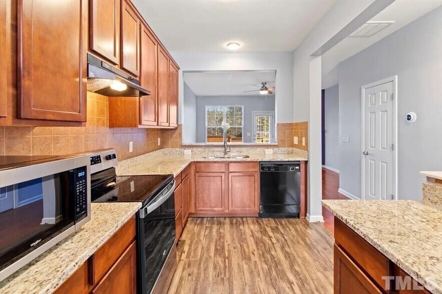 Building Photo - Room in Townhome on Casona Way