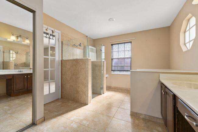 Building Photo - 1465 SE Westmoreland Blvd