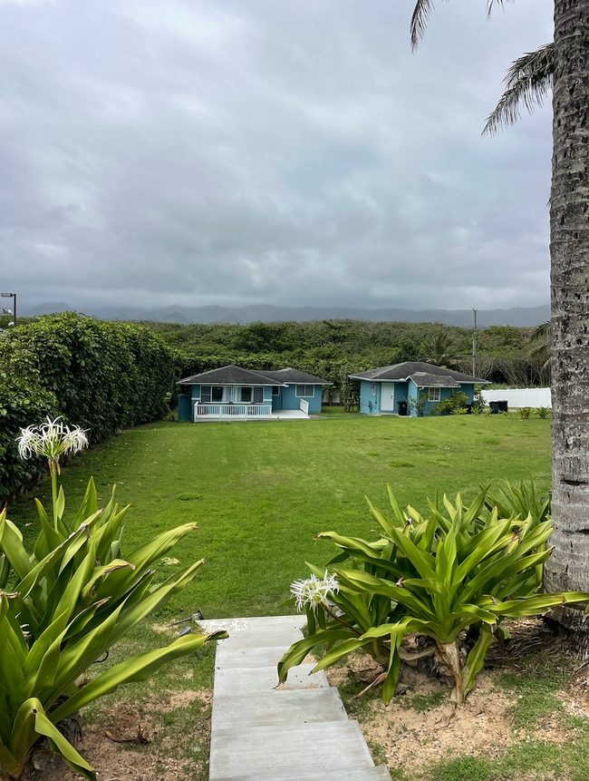Building Photo - Oceanfront Malaekahana 3 bed / 2 bath Reno...