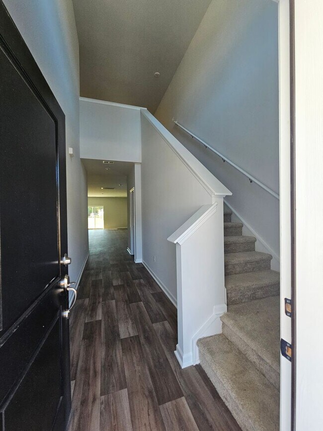 Building Photo - Waterfall Villages - 5 Bedroom- 2.5 Bath