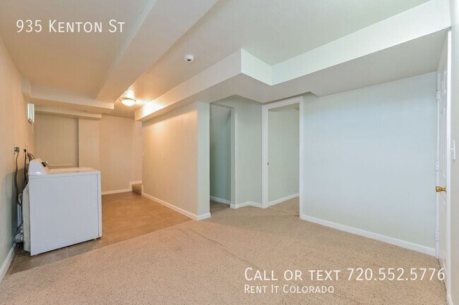 Building Photo - 935 Kenton St