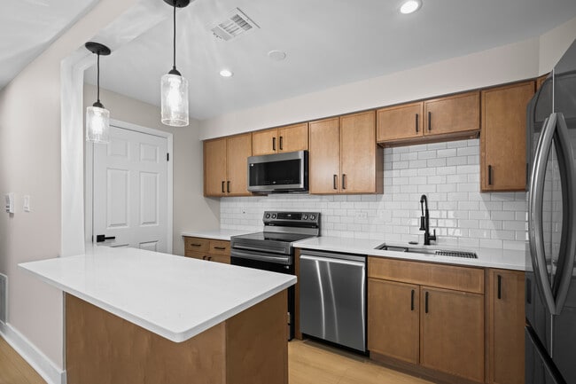 Building Photo - 705 W Central Rd