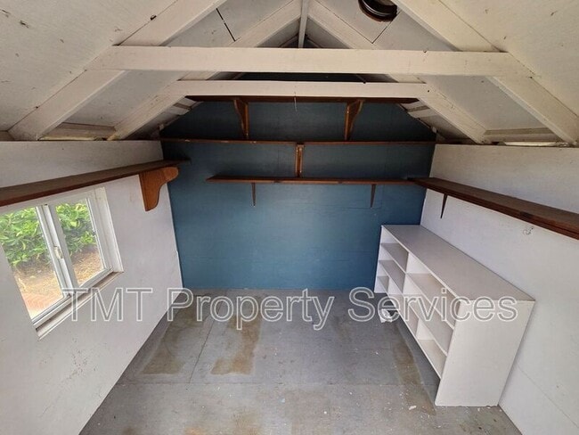 Building Photo - 9 W Robinhood Dr