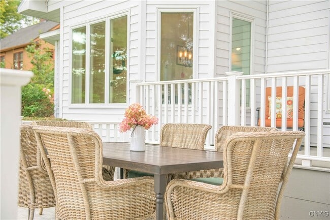 Building Photo - 1916 W Lake Rd