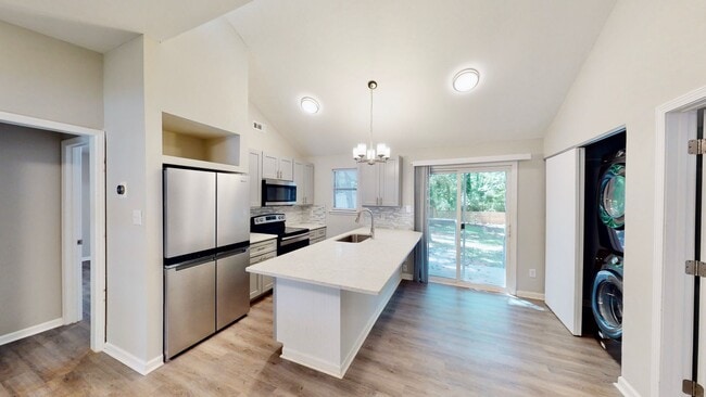 Building Photo - 5012 Glenview Ct